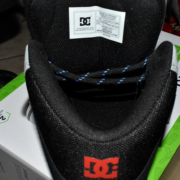 Sold DC Skateboarding Shoes Men's Grey, Black & Red Size 11 - Picture 5 of 7